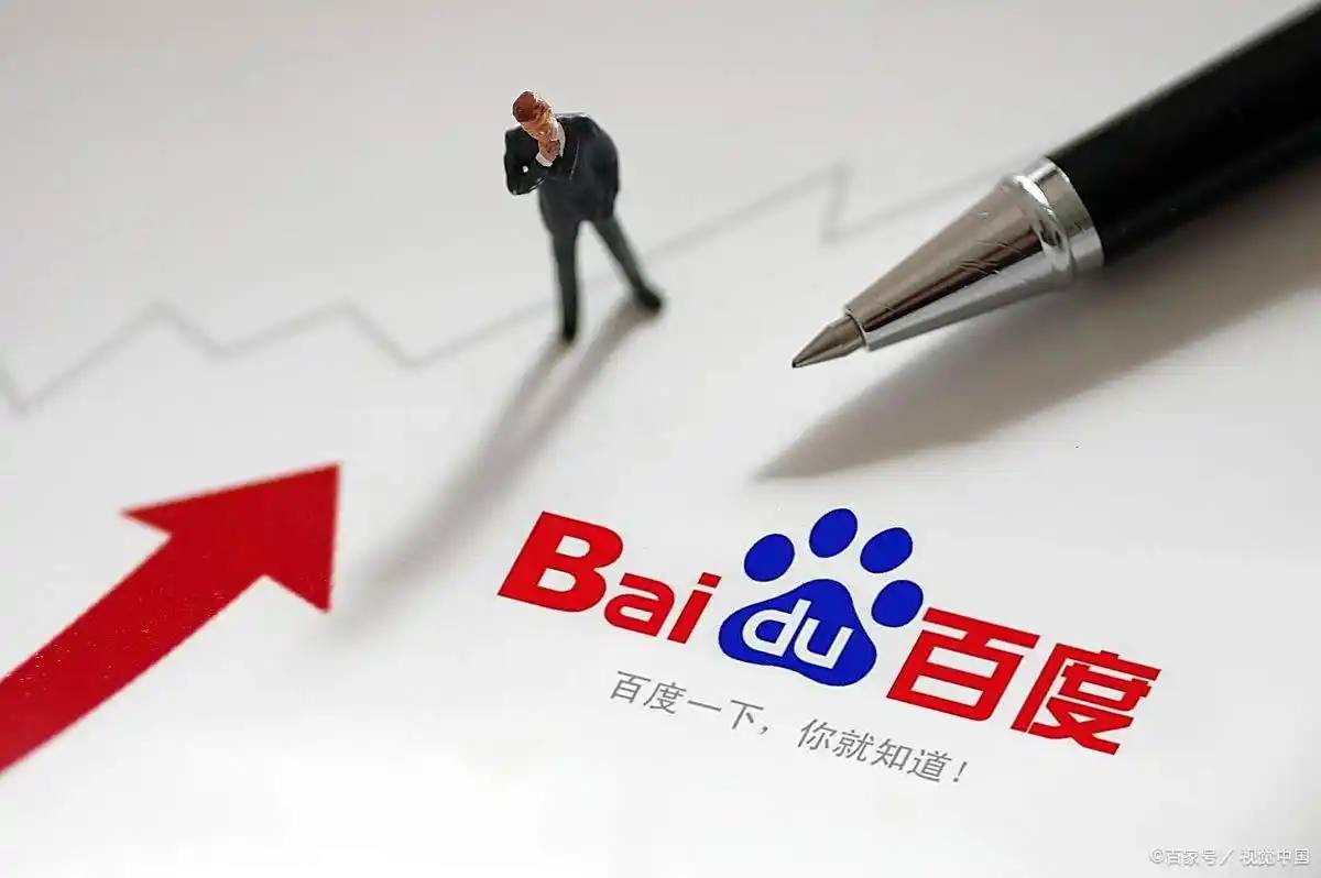 小车突然爆胎后排女子被甩出车窗